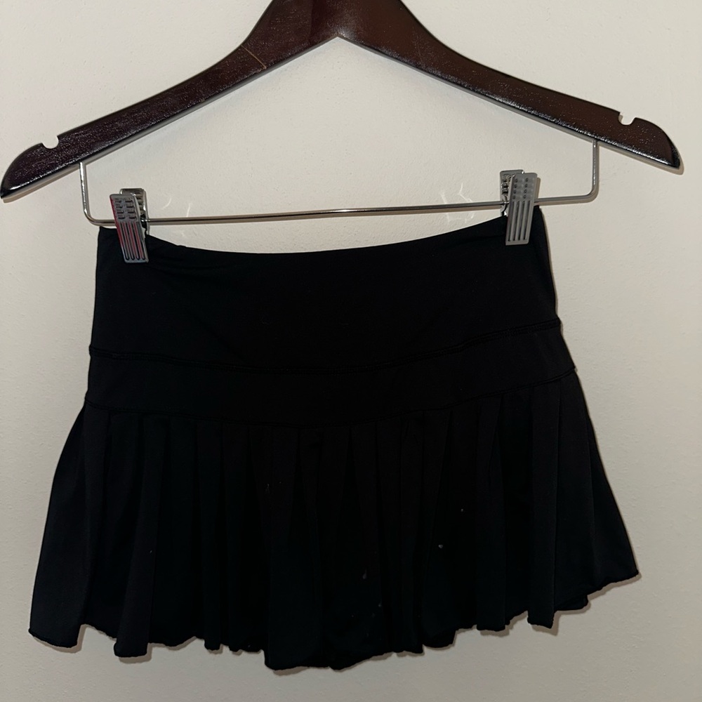 Gold hinge skirt, black, size xs.